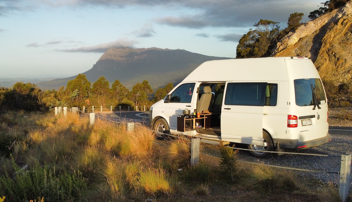 A pull-out kitchen allows you to cook with stunning views